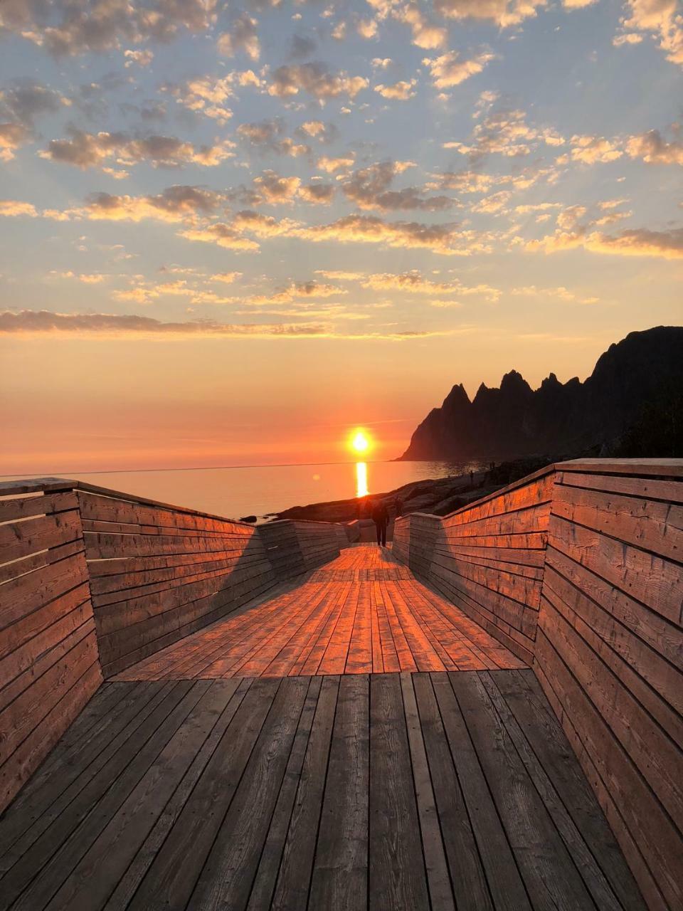 Tinebua Basecamp Senja Ostello Berg  Esterno foto